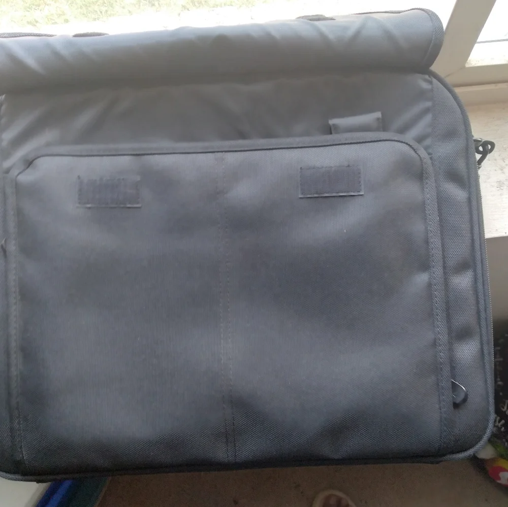 Dell Black Laptop Bag all intact 16.5 × 13.5 × 3 Elastic Inside for strapping